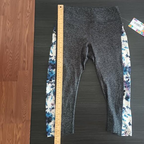 LULAROE SIMPLY COMFORTABLE JADE ATHLETIC CAPRI LEGGING GRAY BLUE FLORAL SML NWT - Picture 4 of 5